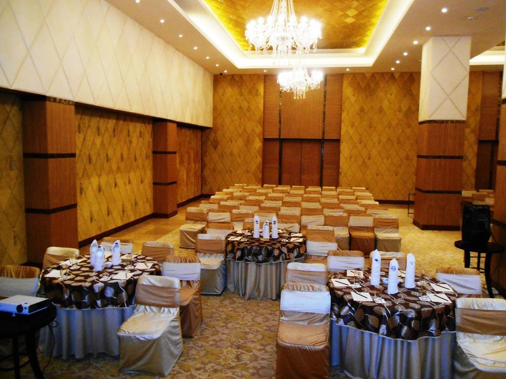 Country Inn & Suites By Radisson, Meerut Exterior foto