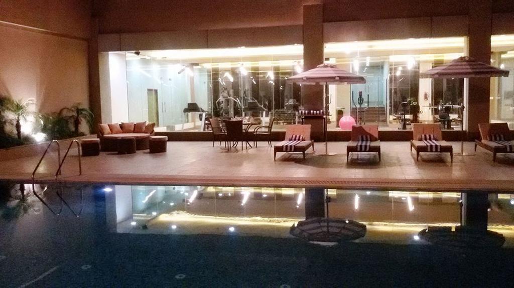 Country Inn & Suites By Radisson, Meerut Exterior foto